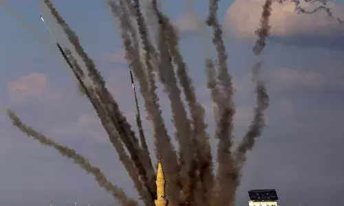 हमास ने येरुसलम, तेल अवीव पर की मिसाइलों की बौछार