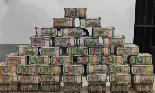 तेलंगाना में नकदी, सोना, शराब जब्ती 100 करोड़ रुपये के पार