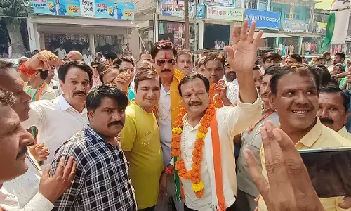 सोनकच्छ में कांग्रेस का चुनावी अभियान शुरू, बच्चों ने किया पूर्व मंत्री सज्जन सिंह वर्मा के कार्यालय का उद्घाटन सोनकच्छ में कांग्रेस का चुनावी अभियान शुरू, बच्चों ने किया पूर्व मंत्री सज्जन सिंह वर्मा के कार्यालय का उद्घाटन
