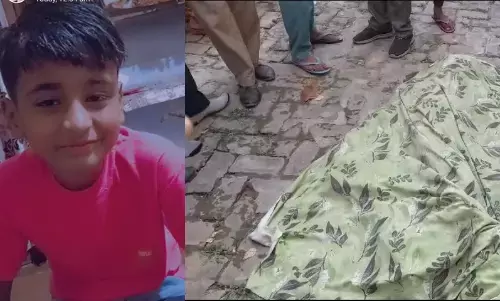 12 साल के बच्चे का शव पत्थरों से बंधा गटर में मिला, रविवार दोपहर से था लापता, हिरासत में सौतेली मां 12 साल के बच्चे का शव पत्थरों से बंधा गटर में मिला, रविवार दोपहर से था लापता, हिरासत में सौतेली मां