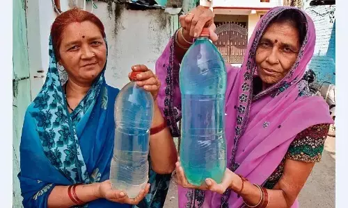 कई जगह नालियों से होकर गुजर रही पेयजल की लाइन, नगर निगम नहीं करा रहा सुधार कार्य