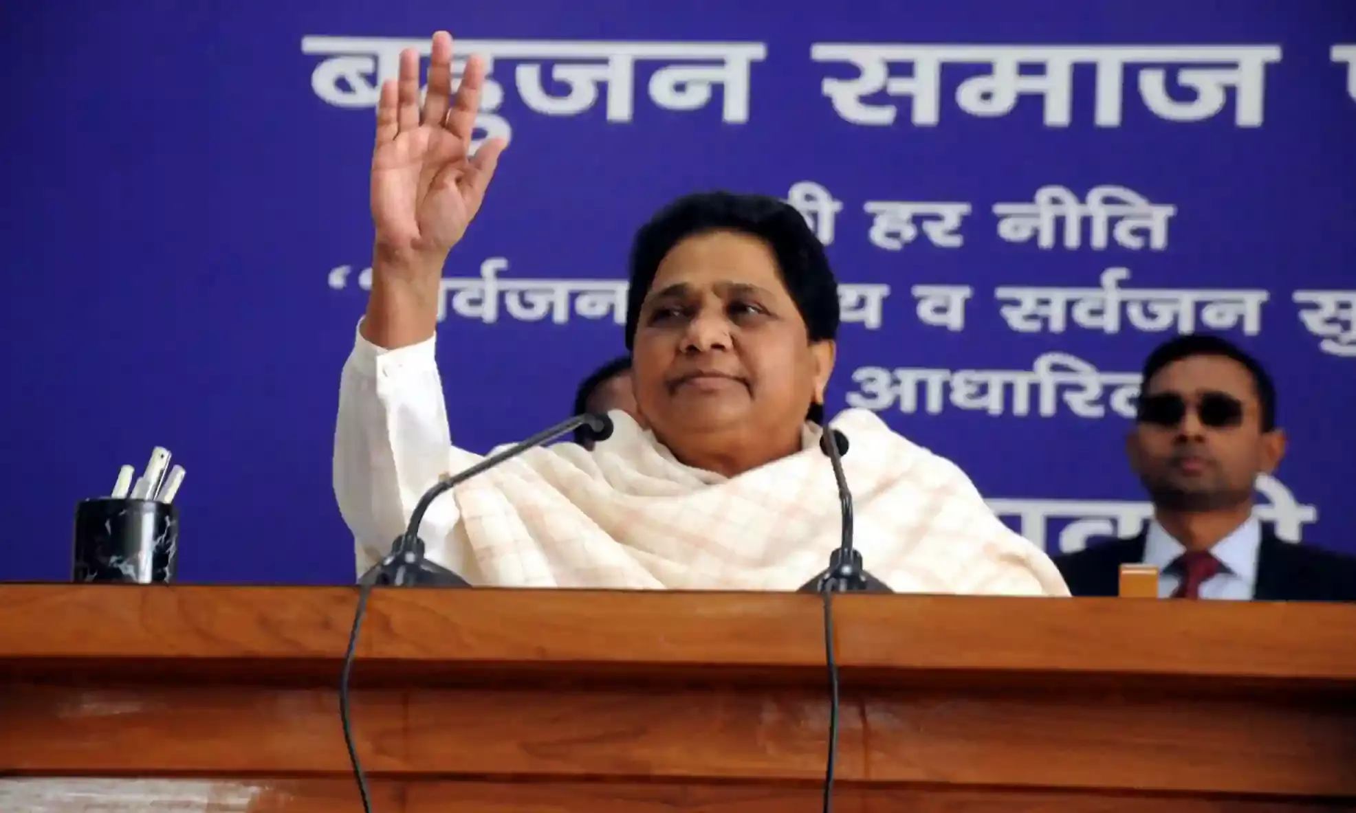 तेलंगाना बीएसपी ने महिला श्रमिकों को स्मार्टफोन, वॉशिंग मशीन देने का वादा किया