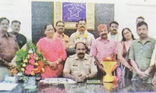 लकड़गंज थाने के पुलिसकर्मियों का सत्कार