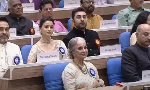 कुलकर्णी को सर्वश्रेष्ठ फिचर फिल्म और महाजन को सर्वश्रेष्ठ निर्देशक का राष्ट्रीय पुरस्कार कुलकर्णी को सर्वश्रेष्ठ फिचर फिल्म और महाजन को सर्वश्रेष्ठ निर्देशक का राष्ट्रीय पुरस्कार