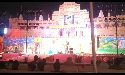 रामलीला के दौरान ढांचा गिरने से चार घायल रामलीला के दौरान ढांचा गिरने से चार घायल