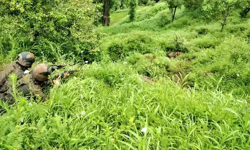 जम्मू-कश्मीर में अंतरराष्ट्रीय सीमा पर पाकिस्तानी रेंजर्स की गोलीबारी में बीएसएफ के दो जवान घायल