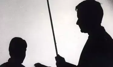 सातवीं के छात्र को प्रिंसिपल ने डंडे से पीटा, शरीर पर दिखे निशान, पिता ने की पुलिस से शिकायत