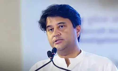 मध्य प्रदेश में सिंधिया और उनके समर्थकों की घेरने की कोशिश में कांग्रेस मध्य प्रदेश में सिंधिया और उनके समर्थकों की घेरने की कोशिश में कांग्रेस