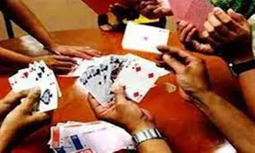 जुआ अड्डे पर छापा, पांच को पकड़ा