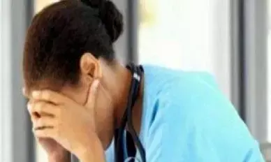 सिरफिरे ने पकड़ा नर्स का हाथ, चिट्ठी देने की कोशिश की