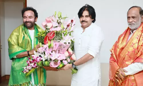 तेलंगाना भाजपा नेताओं ने पवन कल्याण के साथ संभावित गठबंधन पर चर्चा की तेलंगाना भाजपा नेताओं ने पवन कल्याण के साथ संभावित गठबंधन पर चर्चा की