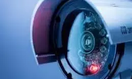 फुटेज ने 5 सफाई कर्मचारियों तक पहुंचाया, सभी निलंबित