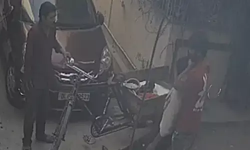 तीन लुटेरों ने जिउ-जित्सु का इस्तेमाल कर स्क्रैप व्यापारी को पीटा, दो पकड़े गए