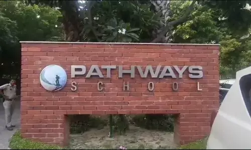 स्कूल में छात्रा से अश्लीलता और मारपीट पर मैनेजमेंट ने भेजा पैरेंट्स को मेल