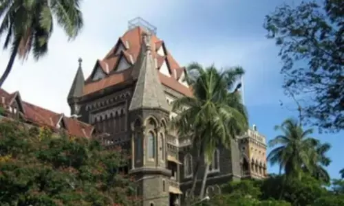 भाजपा नेता ढोबले दुराचार मामले से पीछा छुड़ाने पहुंचे अदालत भाजपा नेता ढोबले दुराचार मामले से पीछा छुड़ाने पहुंचे अदालत