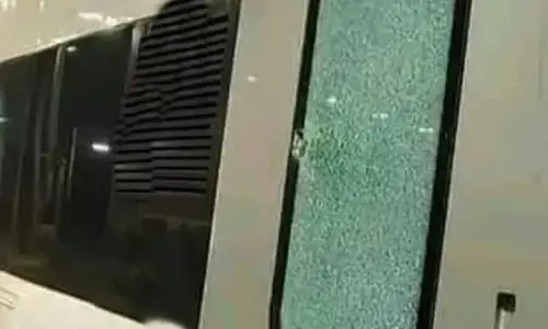 उपद्रवियों ने ट्रेन पर पथराव किया, आरपीएफ ने जांच के आदेश दिए उपद्रवियों ने ट्रेन पर पथराव किया, आरपीएफ ने जांच के आदेश दिए