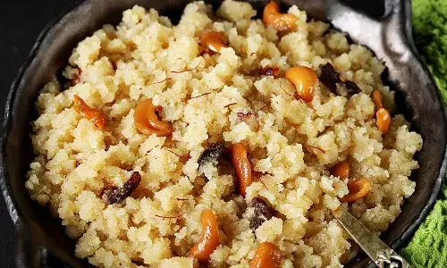 सिंपल सूजी का हलवा भी बनेगा स्वादिष्ट, बनाने के लिए फॉलो करें ये रेसिपी