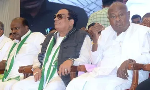 बागी सी.एम. इब्राहिम को जद(एस) कर्नाटक प्रमुख पद से हटाया गया, कुमारस्वामी ने संभाला कार्यभार बागी सी.एम. इब्राहिम को जद(एस) कर्नाटक प्रमुख पद से हटाया गया, कुमारस्वामी ने संभाला कार्यभार