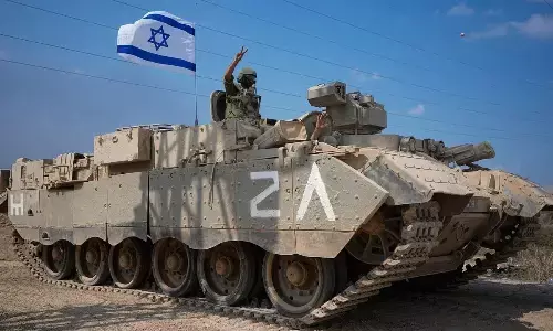 गाजा में हमास के सुरंग नेटवर्क पर धावा बोलने के लिए इजराइली सेना ने बनाई जमीनी हमले की रणनीति, बॉर्डर पर तैनात किए कई टैंक गाजा में हमास के सुरंग नेटवर्क पर धावा बोलने के लिए इजराइली सेना ने बनाई जमीनी हमले की रणनीति, बॉर्डर पर तैनात किए कई टैंक