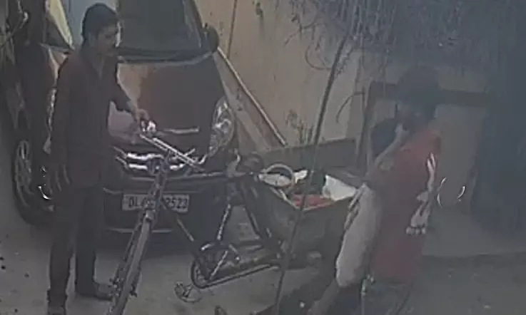 तीन लुटेरों ने जिउ-जित्सु का इस्तेमाल कर स्क्रैप व्यापारी को पीटा, दो पकड़े गए तीन लुटेरों ने जिउ-जित्सु का इस्तेमाल कर स्क्रैप व्यापारी को पीटा, दो पकड़े गए