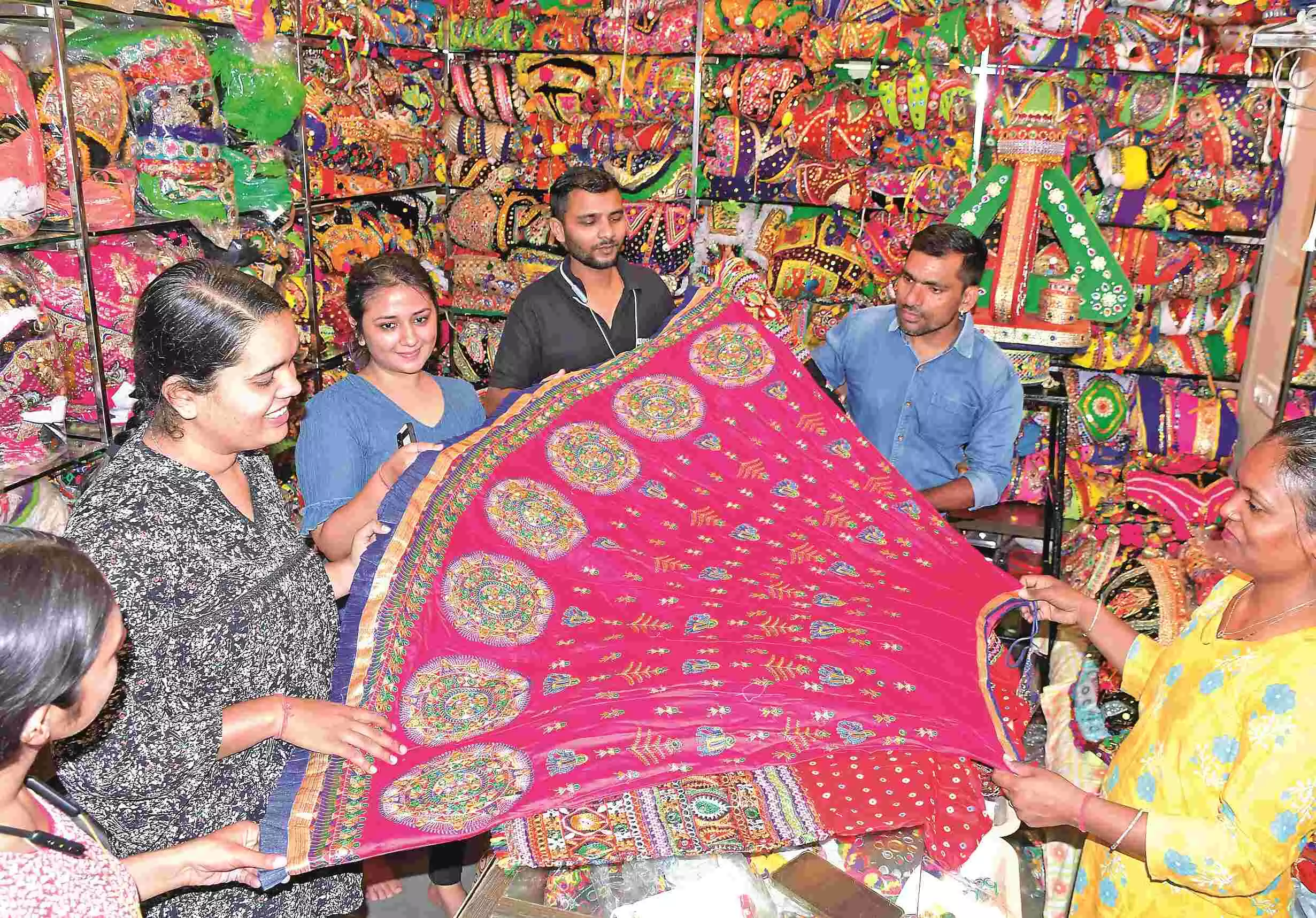 बेस्ट कॉस्ट्यूम में होगी गरबा की धूम बेस्ट कॉस्ट्यूम में होगी गरबा की धूम