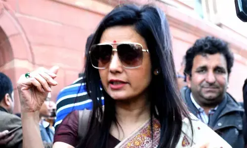 महुआ मोइत्रा ने कैश फॉर क्वेरी विवाद में पीएमओ पर उठाई उंगली महुआ मोइत्रा ने कैश फॉर क्वेरी विवाद में पीएमओ पर उठाई उंगली