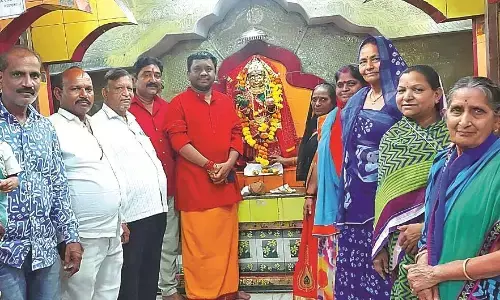 शीतला माता मंदिर में दर्शनार्थ लग रहा भक्तों का तांता