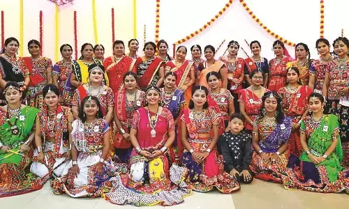 महिला स्पेशल गरबा ने मचाया धमाल