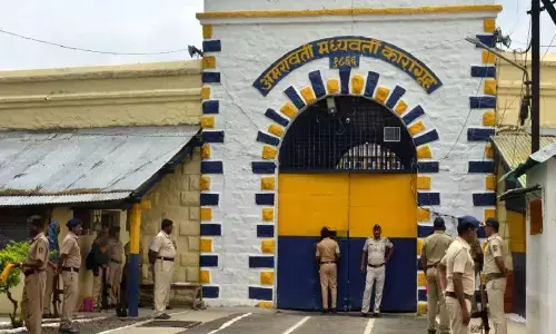 जेल में कैदियों के पास मिला मोबाइल, गांजा जेल में कैदियों के पास मिला मोबाइल, गांजा