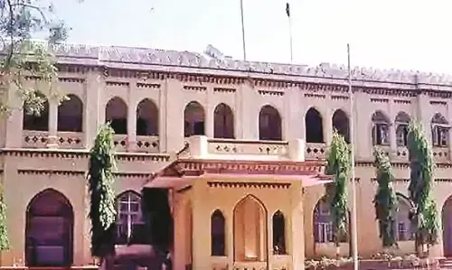 बाढ़ पीड़ितों को झटका, 10 हजार रुपए में ही खुश रहो