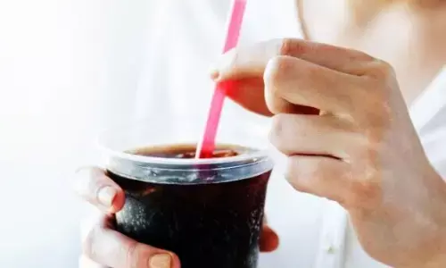 शीतल पेय का अधिक सेवन हड्डियों को बनाता है कमजोर