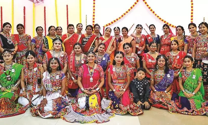 महिला स्पेशल गरबा ने मचाया धमाल महिला स्पेशल गरबा ने मचाया धमाल