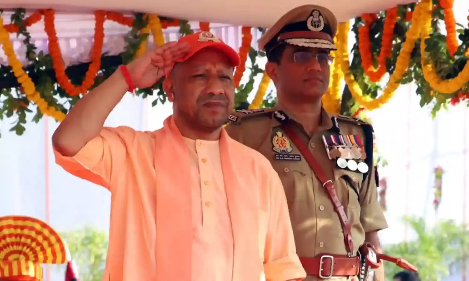 शहीद पुलिसकर्मियों के परिजनों के साथ संवेदनशीलता के साथ खड़ी है सरकार: मुख्यमंत्री योगी