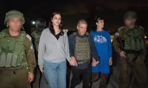 हमास ने दो अमेरिकी बंधकों को किया रिहा हमास ने दो अमेरिकी बंधकों को किया रिहा