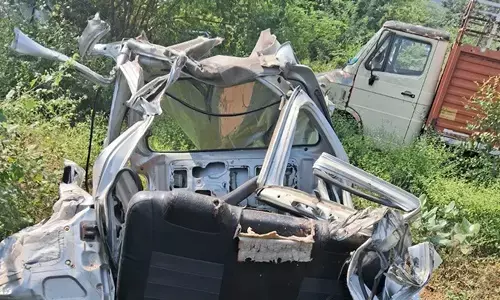 यमुना एक्सप्रेसवे पर भीषण हादसा, एक ही परिवार के पांच लोगों की मौत