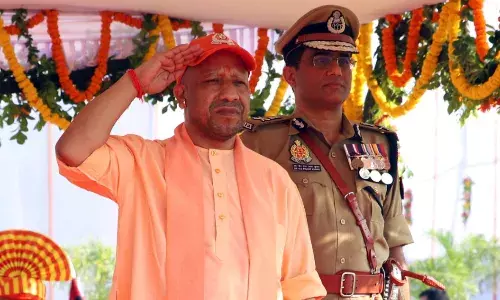 शहीद पुलिसकर्मियों के परिजनों के साथ संवेदनशीलता के साथ खड़ी है सरकार: मुख्यमंत्री योगी शहीद पुलिसकर्मियों के परिजनों के साथ संवेदनशीलता के साथ खड़ी है सरकार: मुख्यमंत्री योगी