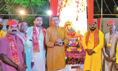 साईंबाबा चरण पादुका दर्शन, समारोह में पहुंचे हजारों भक्त