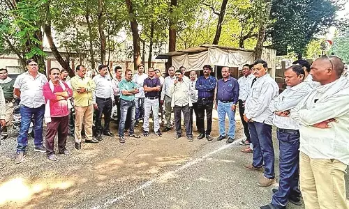 कर्मचारियों ने दिया महावितरण को अल्टिमेटम कर्मचारियों ने दिया महावितरण को अल्टिमेटम