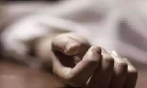 पहले गला घोंटकर मां को मार डाला, फिर ले गया अस्पताल पहले गला घोंटकर मां को मार डाला, फिर ले गया अस्पताल