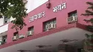 ऑटो डीलर परवेज से आयकर दफ्तर में हुई लंबी पूछताछ ऑटो डीलर परवेज से आयकर दफ्तर में हुई लंबी पूछताछ