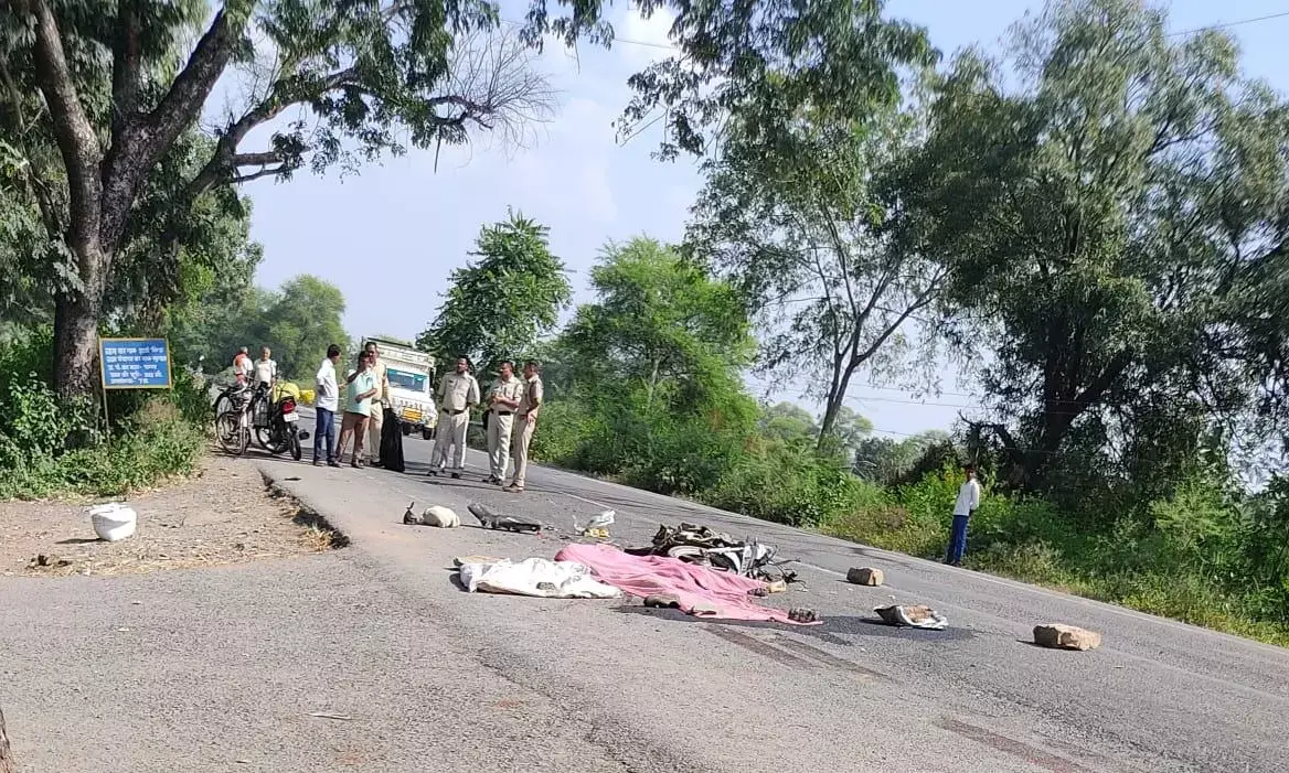 ट्रक ने मोटर साइकिल सवार सेवानिवृत्त शिक्षक को मारी ठोकर, हुई दर्दनाक मौत