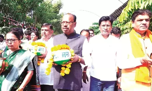 2047 तक भारत को आत्मनिर्भर और विकसित बनाने का लें संकल्प 2047 तक भारत को आत्मनिर्भर और विकसित बनाने का लें संकल्प