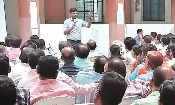 आचार संहिता का उल्लंघन न हो इसका ध्यान रखें आचार संहिता का उल्लंघन न हो इसका ध्यान रखें