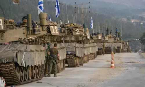 इजराइली टैंक से गलती से मिस्र की चौकी पर हो गई फायरिंग इजराइली टैंक से गलती से मिस्र की चौकी पर हो गई फायरिंग