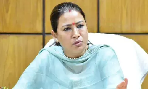 उत्तराखंड : दुर्गाष्टमी पर बाल विकास मंत्री रेखा आर्या ने आंगनवाड़ी बहनों को दिया तोहफा उत्तराखंड : दुर्गाष्टमी पर बाल विकास मंत्री रेखा आर्या ने आंगनवाड़ी बहनों को दिया तोहफा