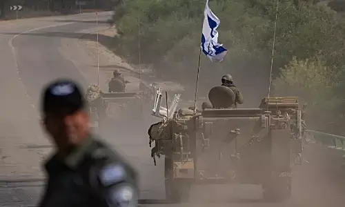 इजरायली मंत्री की चेतावनी- ईरान, हिजबुल्लाह को धरती से मिटा देंगे