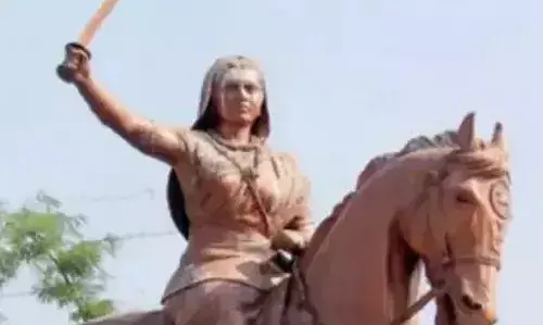 लिंगायत संत ने कर्नाटक सरकार से कहा, लंदन से चेन्नम्मा की तलवार लेकर आओ लिंगायत संत ने कर्नाटक सरकार से कहा, लंदन से चेन्नम्मा की तलवार लेकर आओ