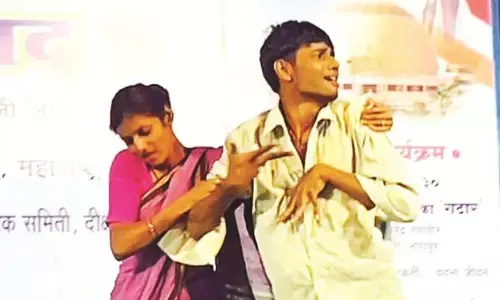 नाटिका घायाळ पाखरा ने बताया शिक्षा का महत्व, महिला धम्म परिषद में 143 वां मंचन