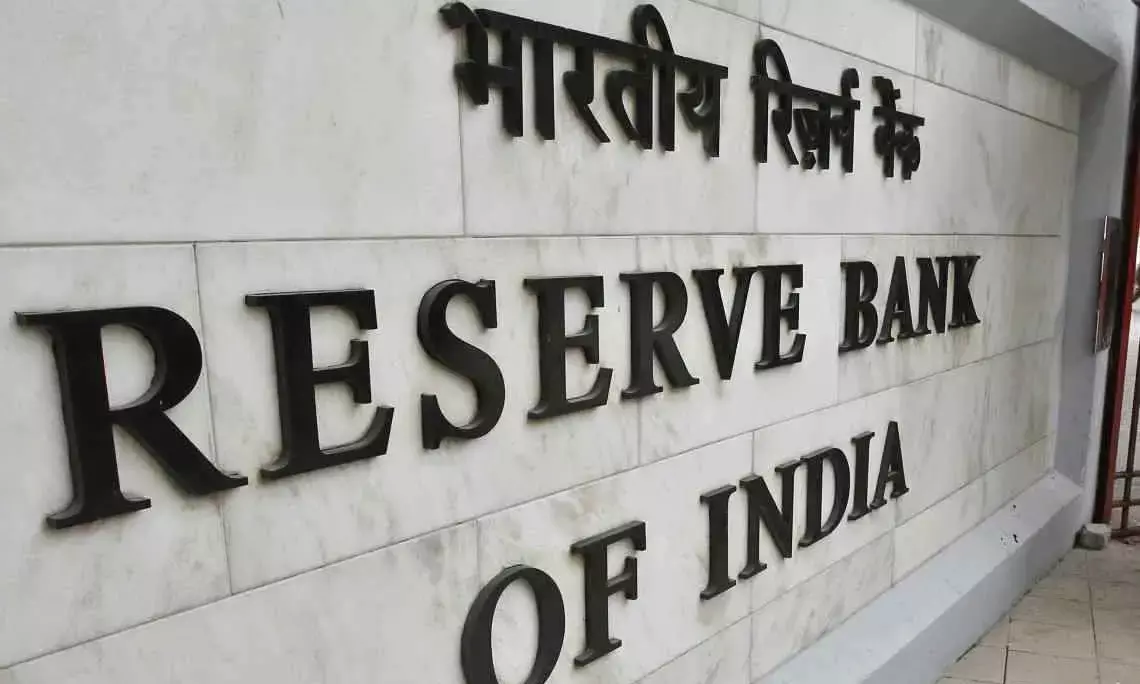 एटीएम कार्ड पर एक्स्ट्रा चार्ज लगाने पर आरबीआई ने मुंबई के एक बैंक पर लगाया जुर्माना