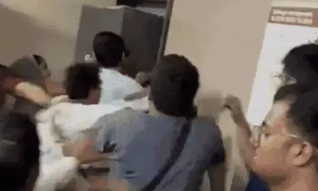 मेरठ मेडिकल कॉलेज में डॉक्टरों ने तीमारदारों से की मारपीट, वीडियो वायरल